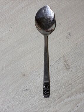 Vintage Carlyle Cameo Stainless Jelly Serving Spoon Hong Kong MCM Flatware